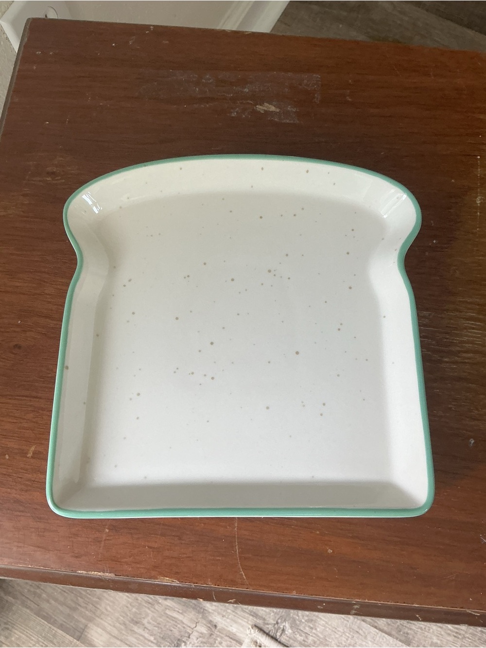 Cracker Barrel Cream Ceramic Bread-Shaped Stoneware Plate set of 4